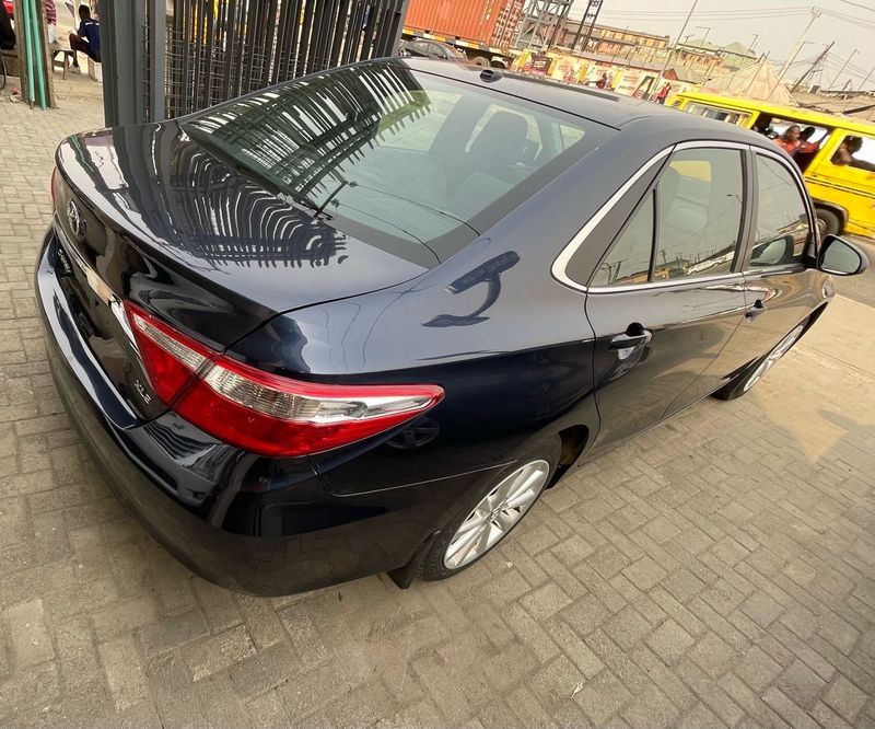 Thumbnail 2 of 2016 Toyota Camry XLE